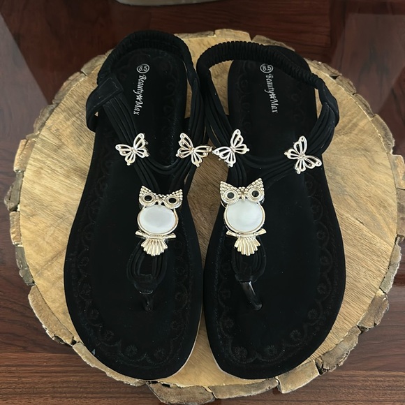 Beauty Max Women’s Owl & Buttetfly Emblem Strappy Sandals, Black - Picture 1 of 10